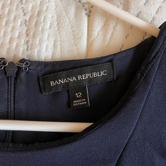 Banana Republic Navy Dress, size 12, ruffle front! - Picture 5 of 8